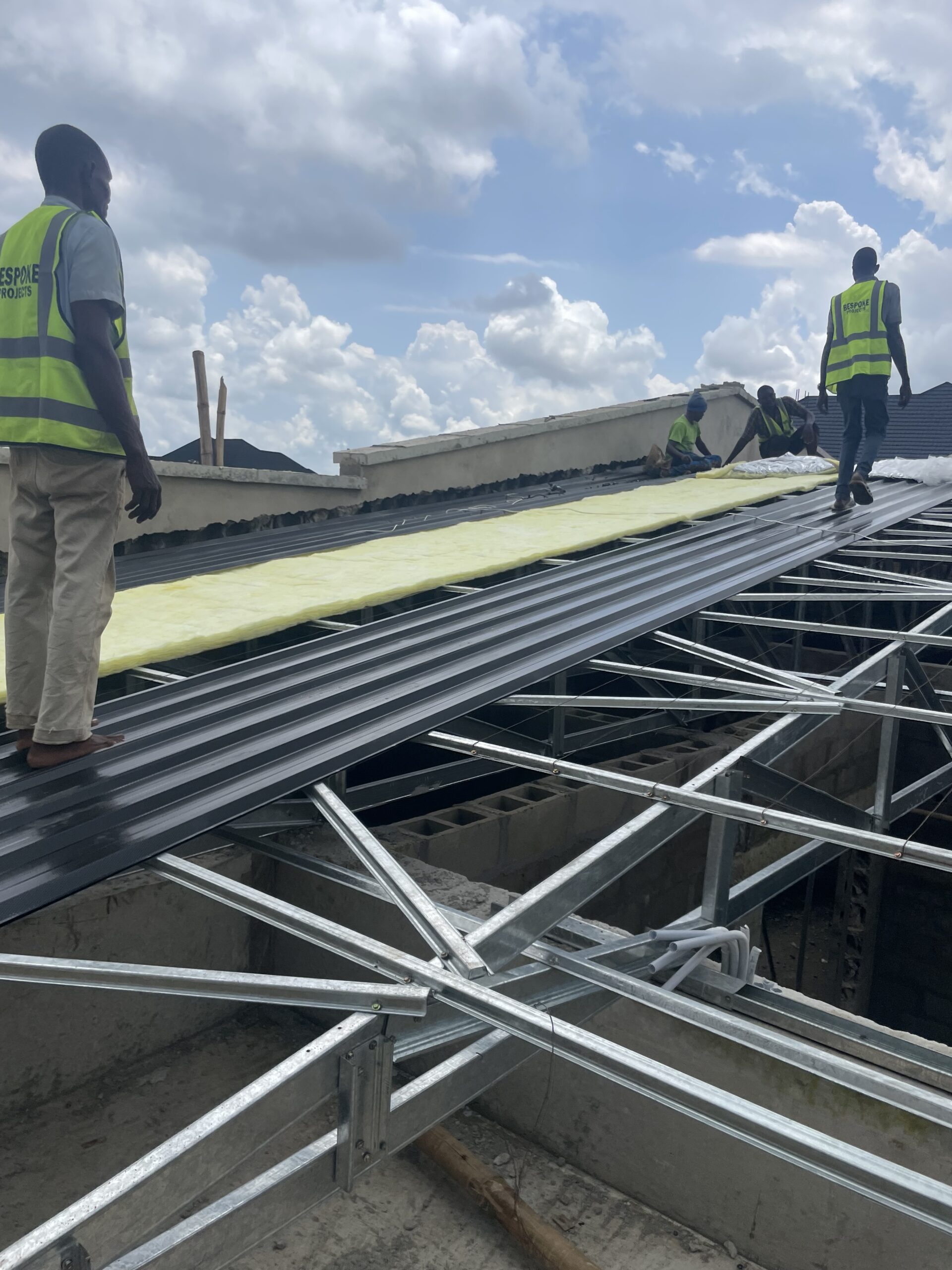 Roof covering with a layer of mineral wool insulation